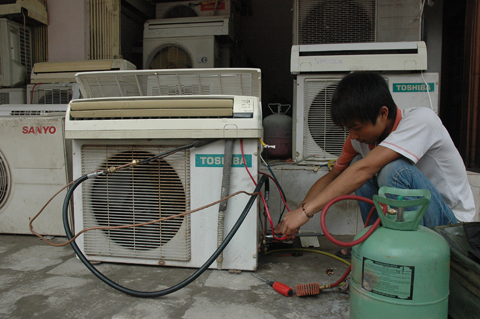 Máy lạnh bị thiếu gas Máy lạnh bị thiếu gas